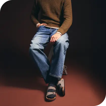 Sandali Birkenstock da uomo con jeans